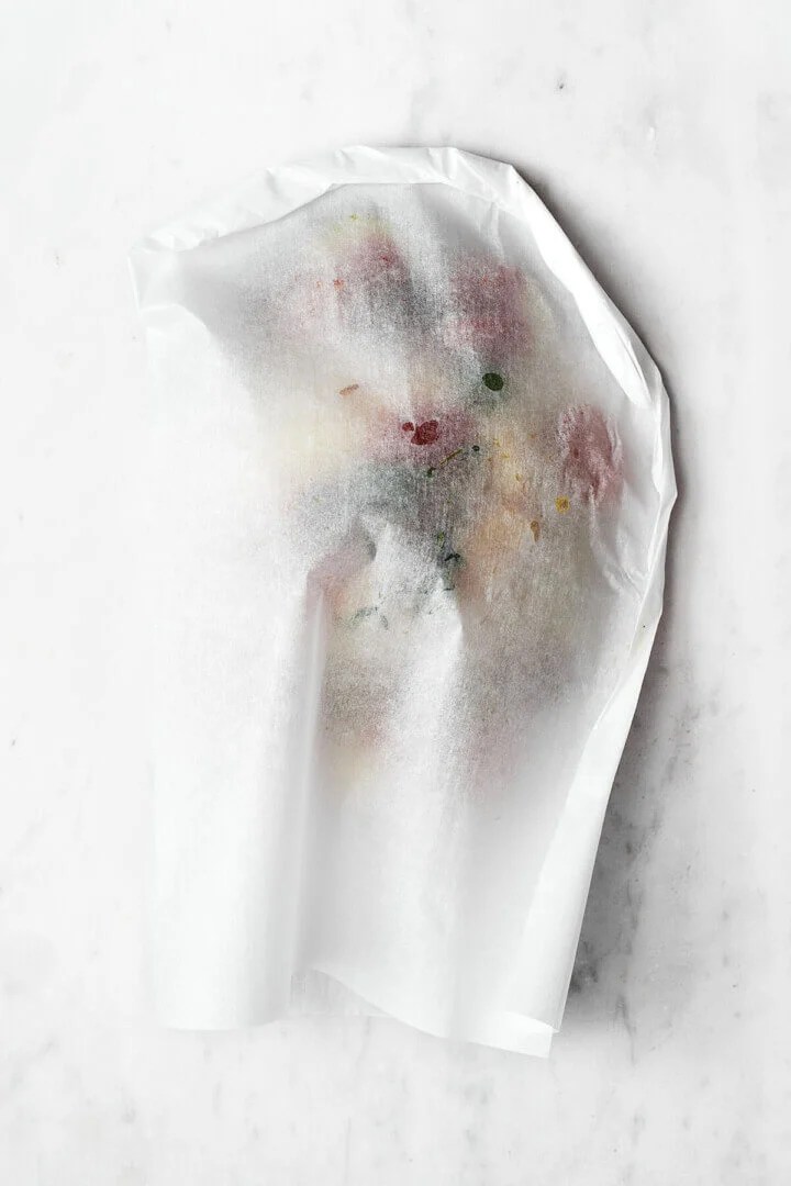 Folding parchment paper for cod en papillote